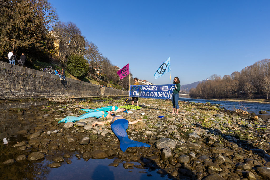 Sirene sulle secche del Po -Extintion rebellion