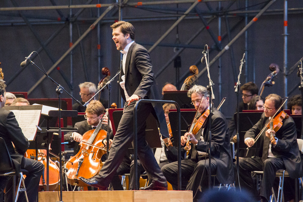 Juraj Valčuha leads the Orchestra Sinfonica Nazionale della  RA