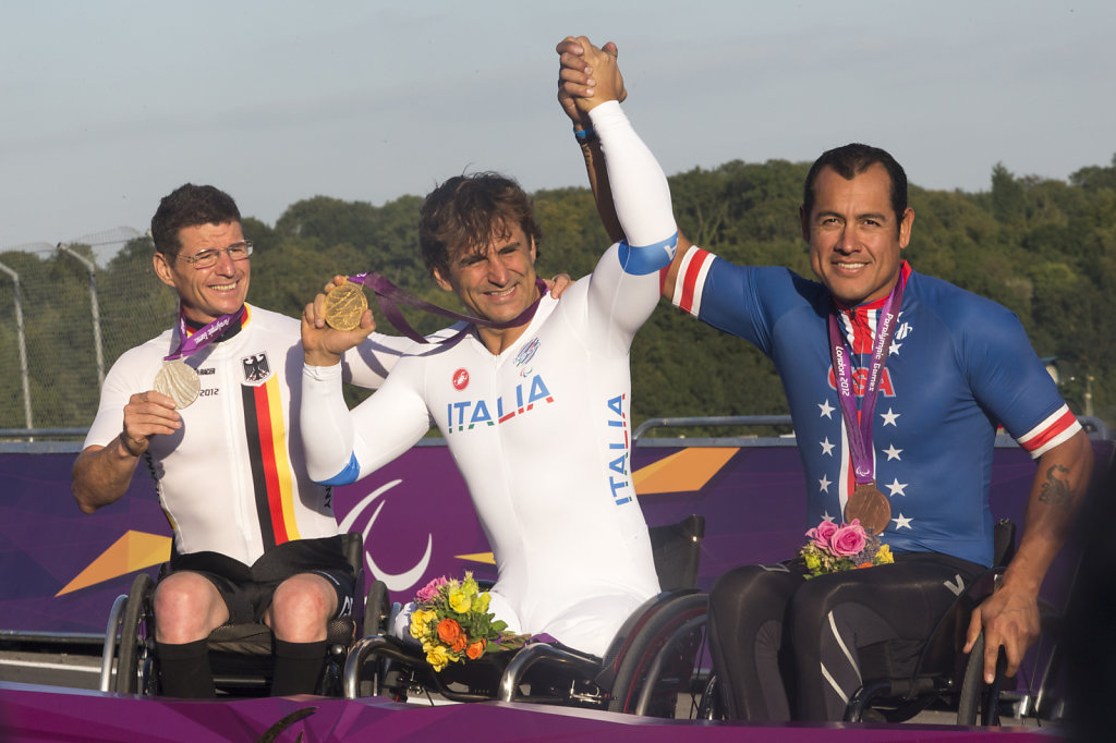 Alex Zanardi wins at Brands Hatch circuit near London the Paraly